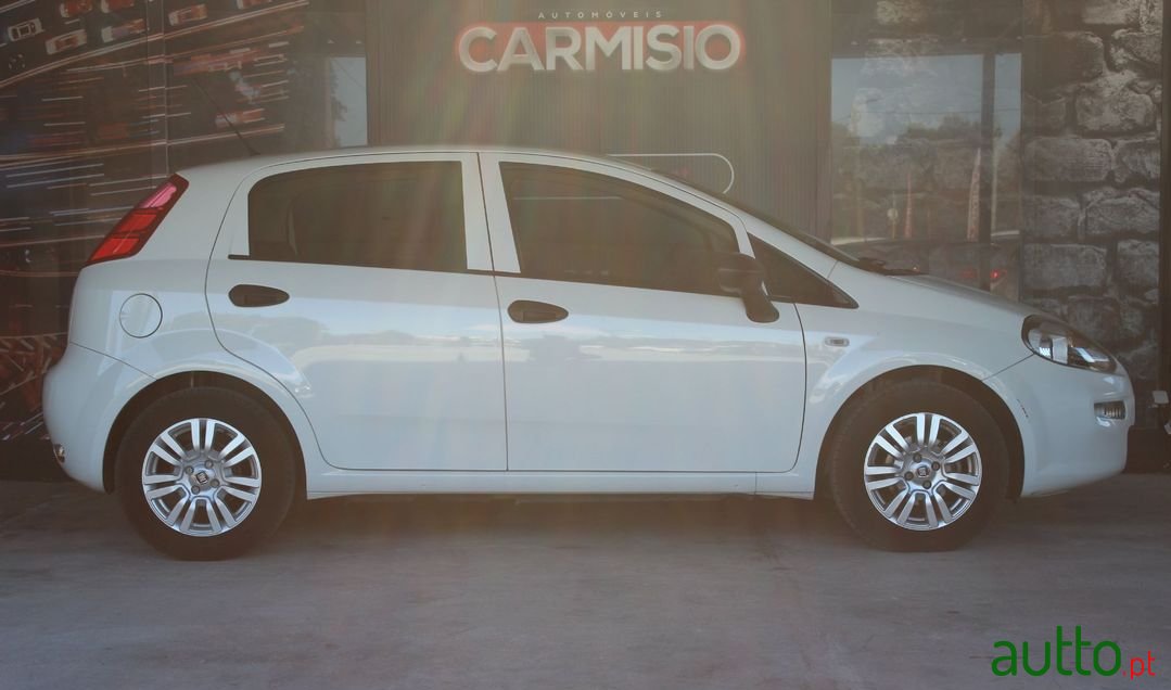 2018' Fiat Punto photo #2