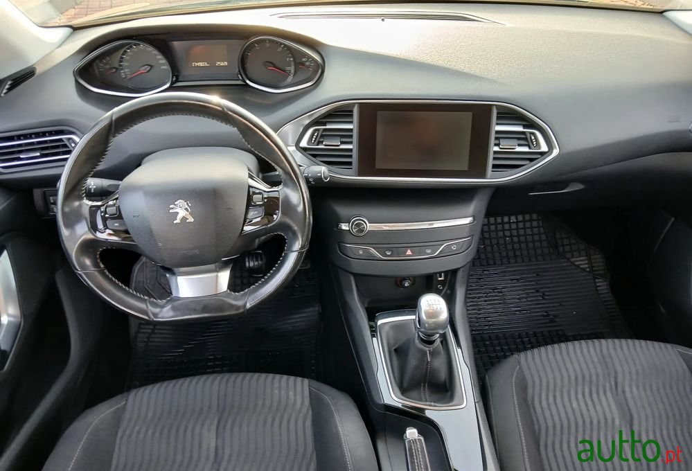 2013' Peugeot 308 1.6 E-Hdi Allure photo #5