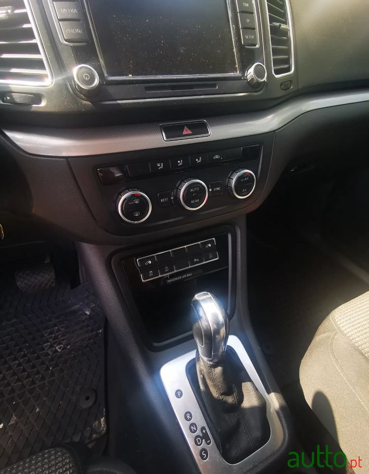 2013' Volkswagen Sharan photo #6