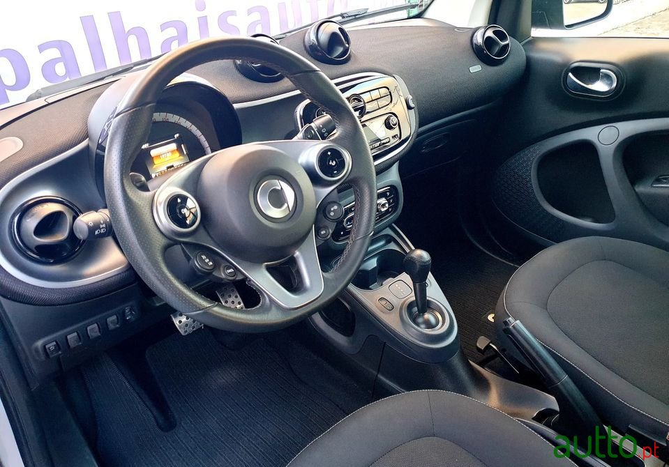 2019' Smart Fortwo photo #5