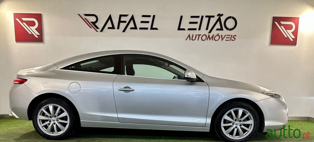 2008' Renault Laguna photo #6