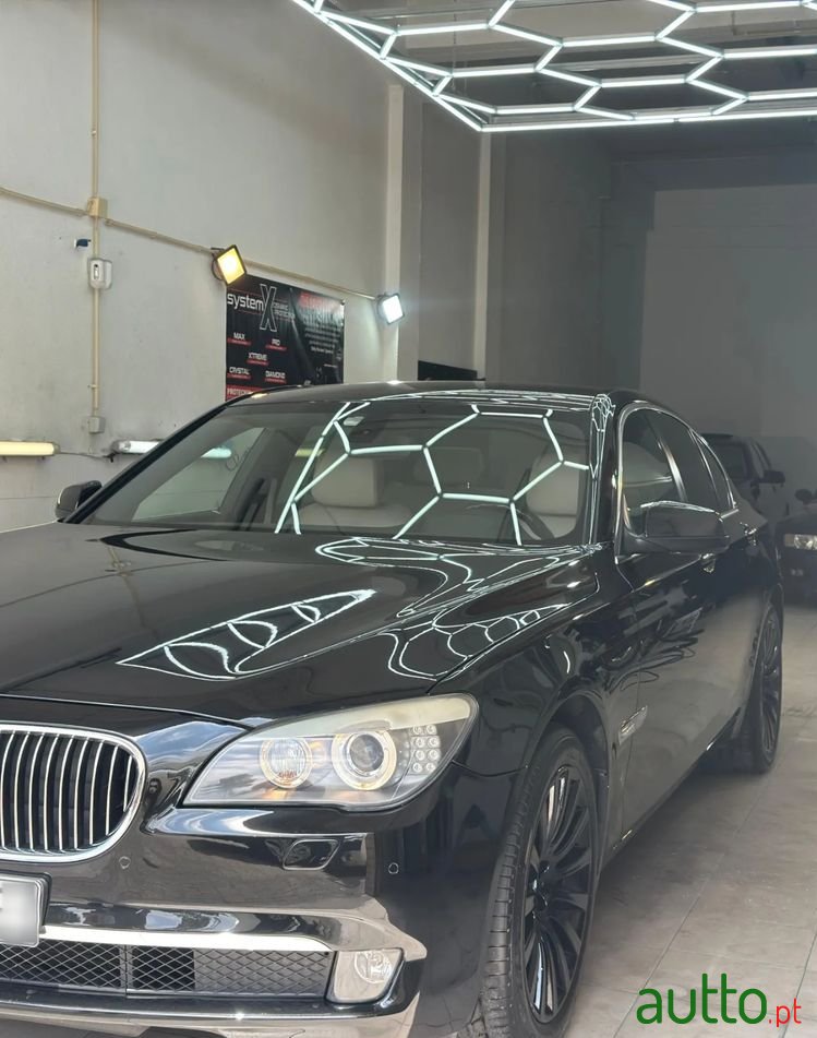 2011' BMW 730 D photo #3