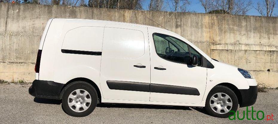 2013' Peugeot Partner photo #2