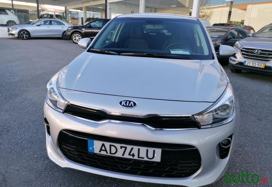 2020' Kia Rio photo #3