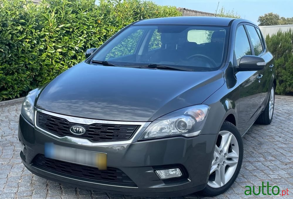 2010' Kia Ceed 1.6 Crdi Ex Eco photo #1