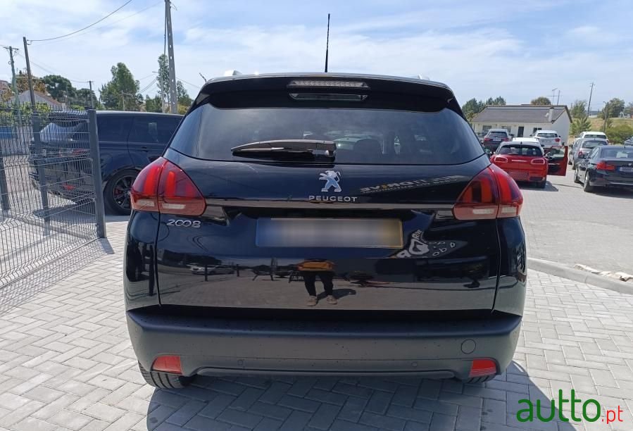 2019' Peugeot 2008 photo #3