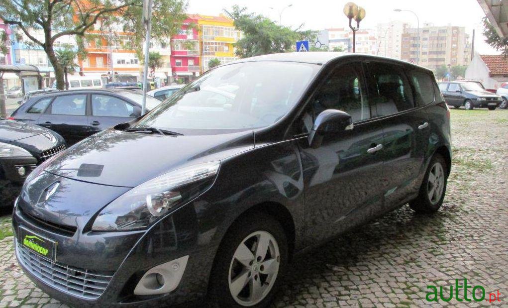 2009' Renault Scenic 1.5 dCi Luxe photo #2