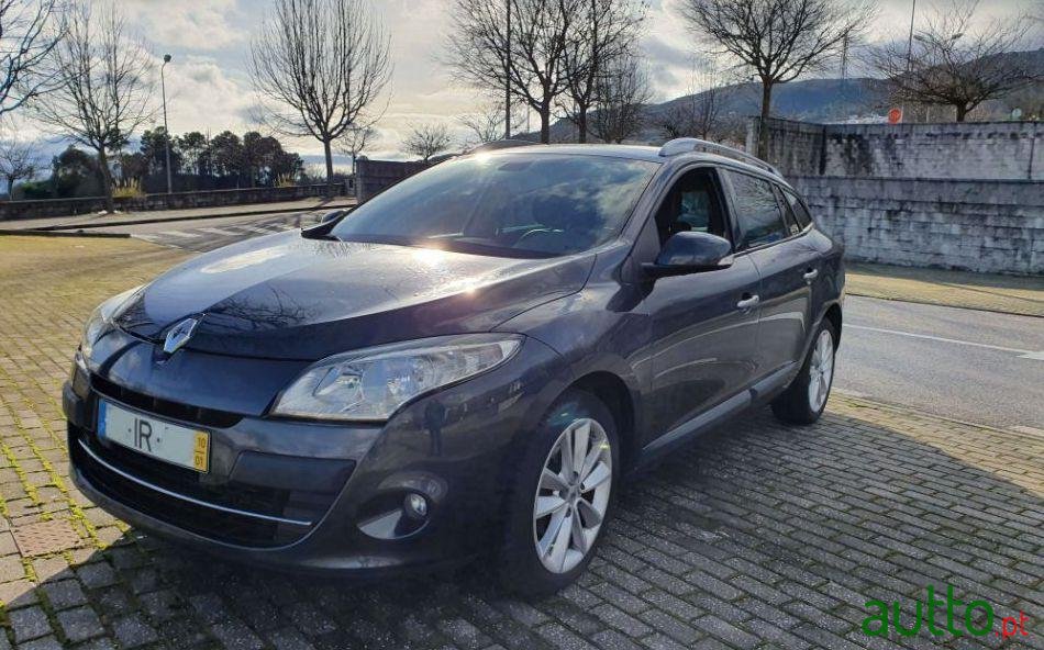 2010' Renault Megane Sport Tourer photo #3