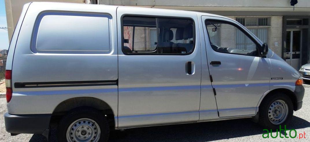 2000' Toyota Hiace photo #2