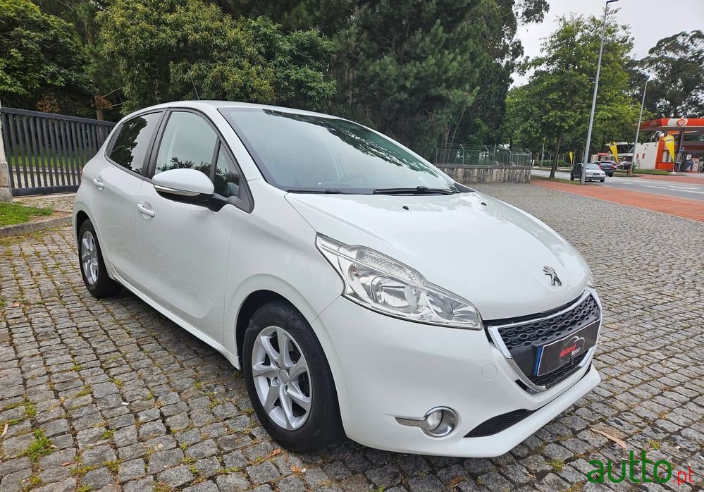 2013' Peugeot 208 photo #3