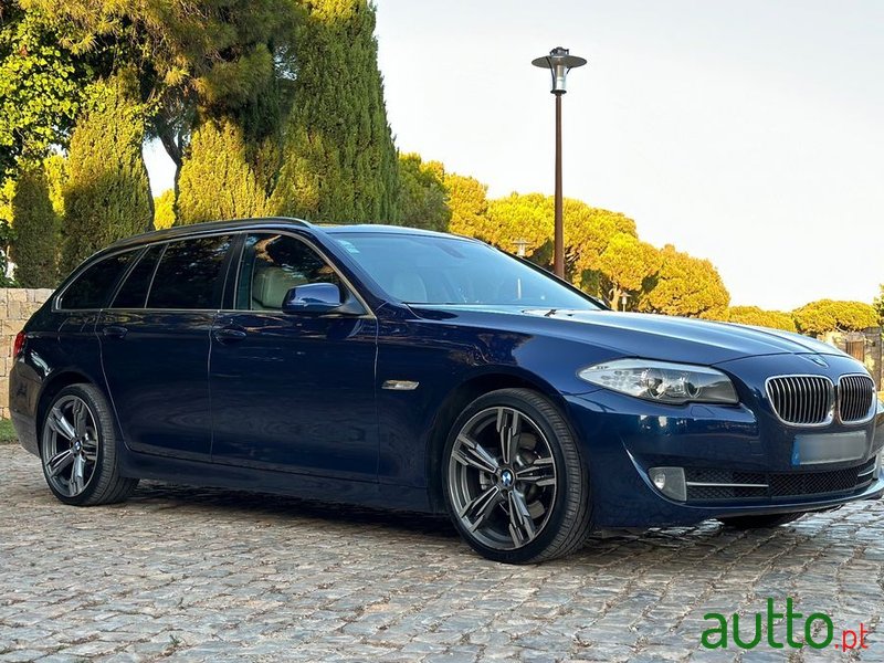 2011' BMW 520 D Exclusive photo #5