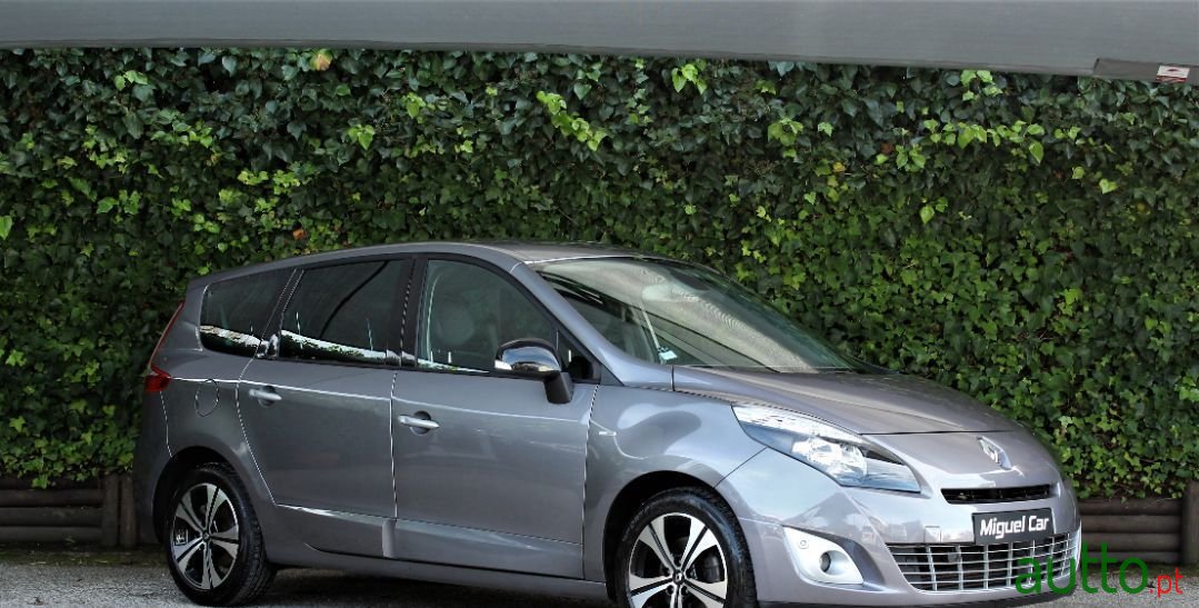 2012' Renault Grand Scenic photo #1