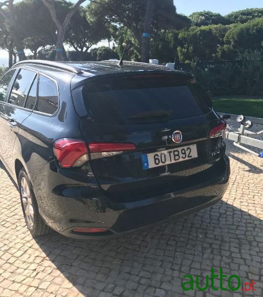 2017' Fiat Tipo Station Wagon photo #2