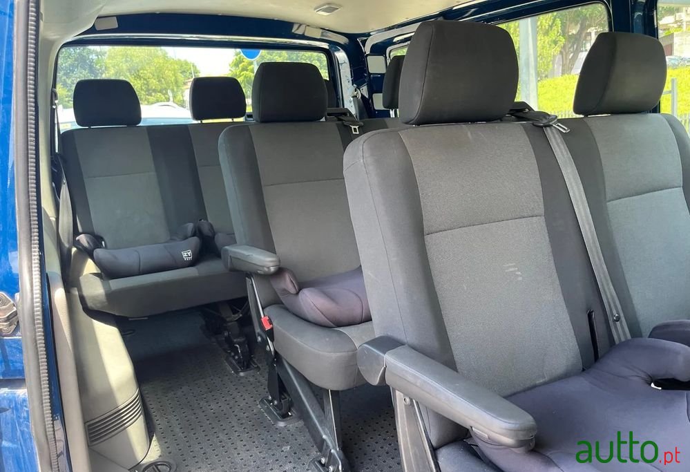 2017' Volkswagen Transporter photo #6