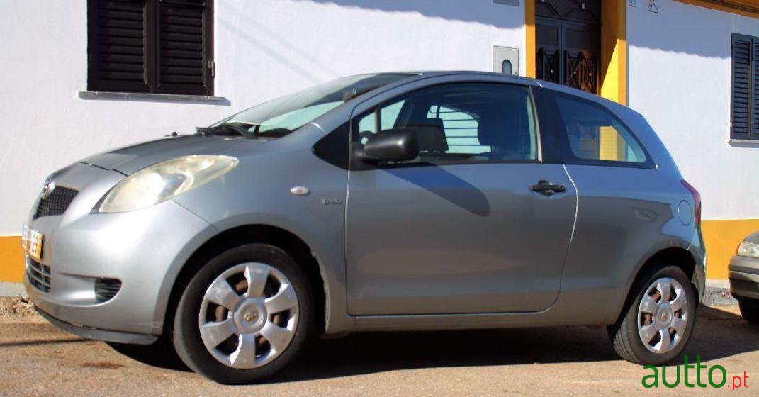 2006' Toyota Yaris photo #2