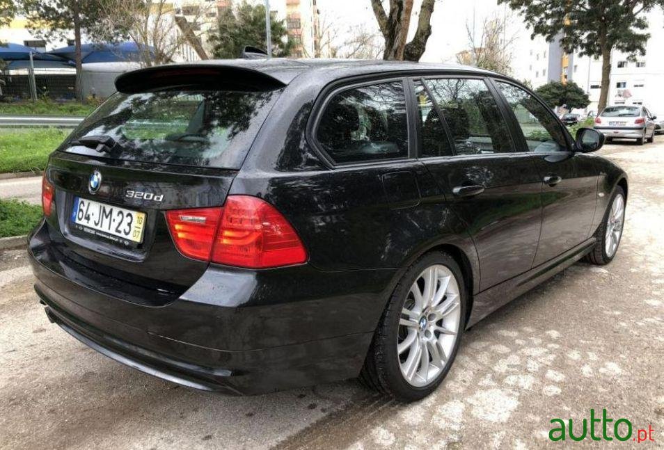 2010' BMW 320 D Touring photo #1