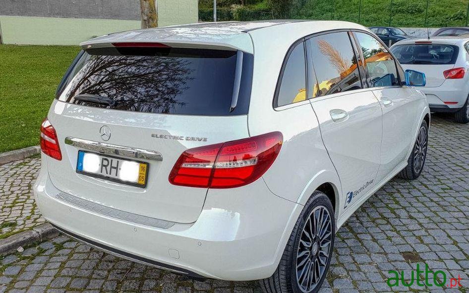 2016' Mercedes-Benz B-Electric-Drive photo #2