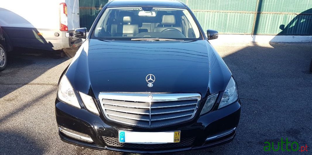 2011' Mercedes-Benz E-200 photo #2