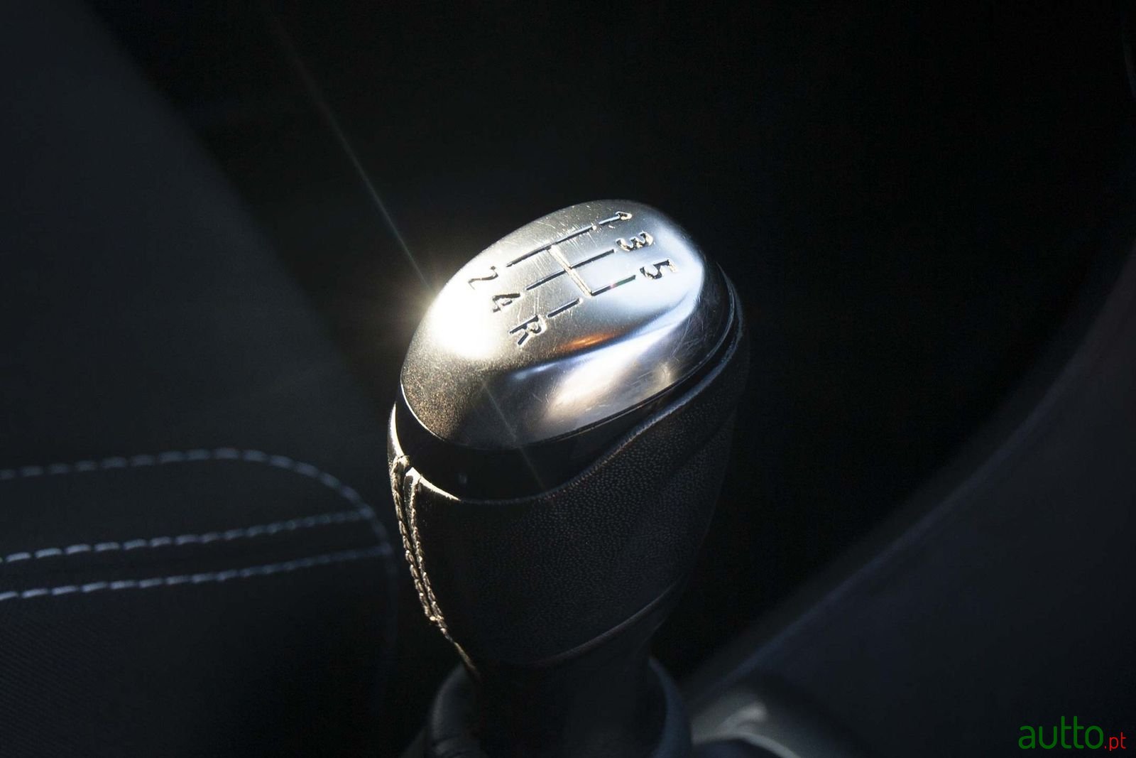 2016' Renault Clio Sport Tourer photo #5