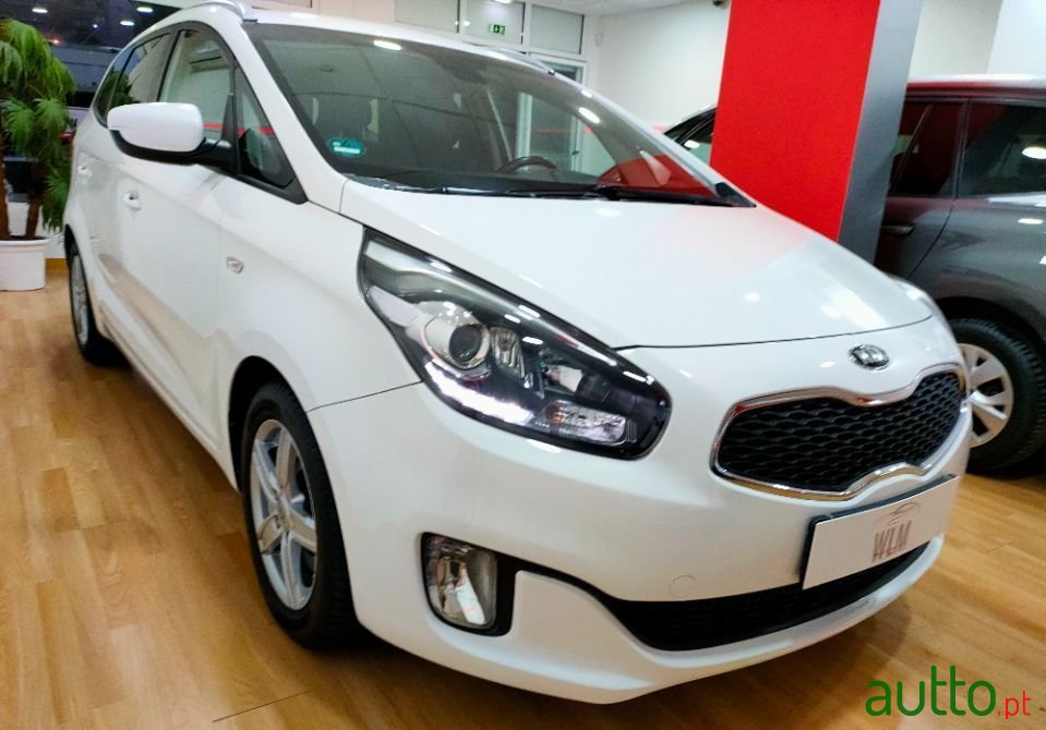 2015' Kia Carens photo #1