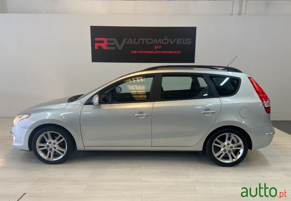 2009' Hyundai i30 Cw photo #1