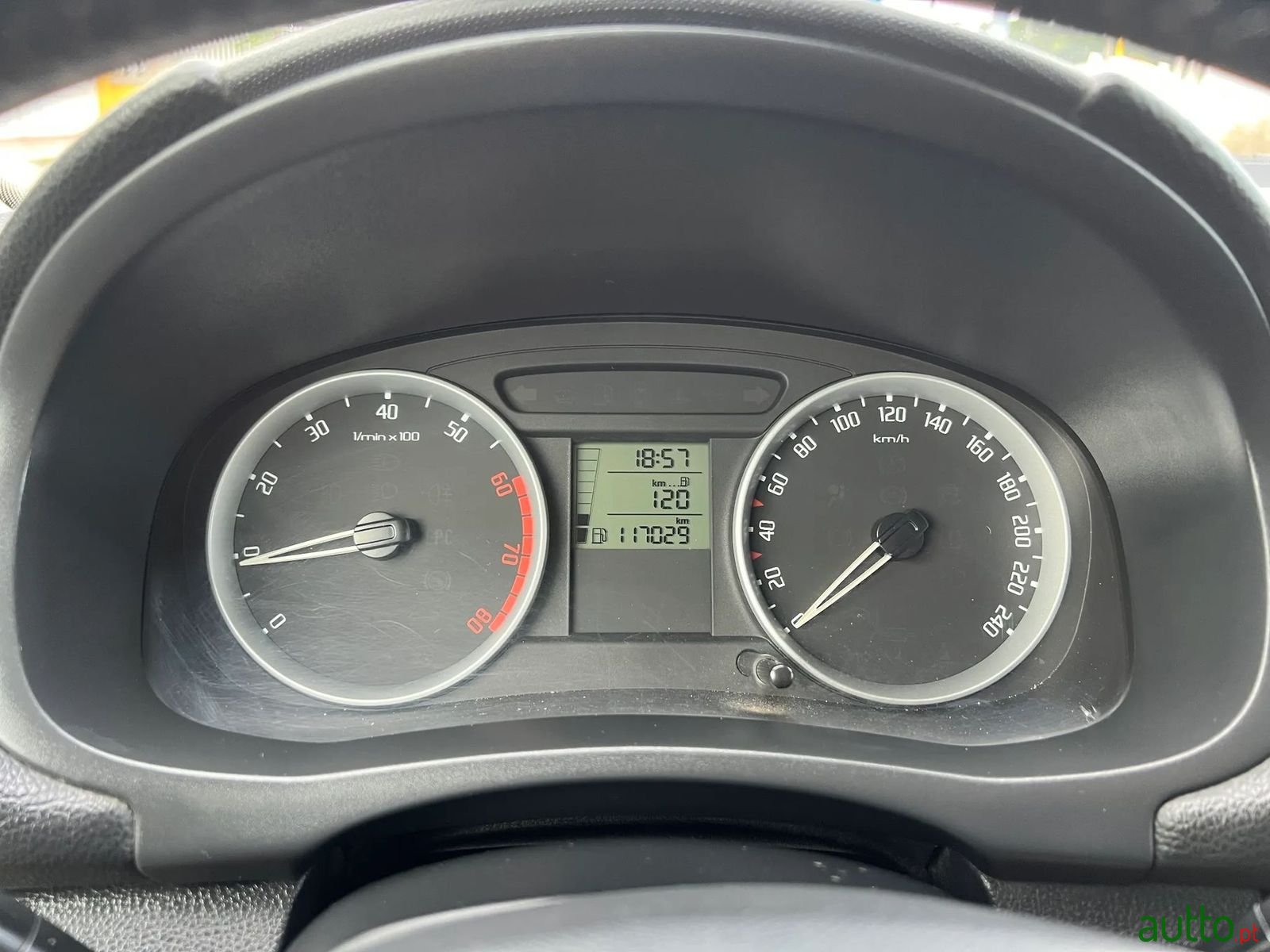 2008' Skoda Fabia Break photo #2