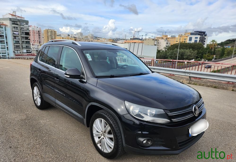 2012' Volkswagen Tiguan photo #4