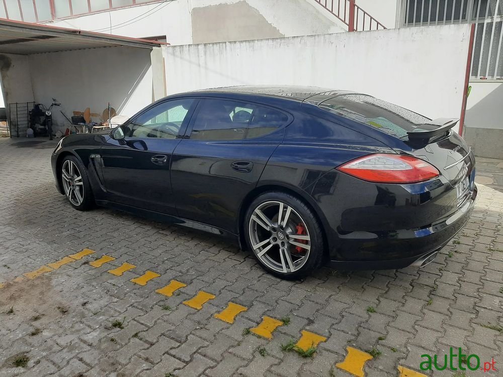 2012' Porsche Panamera photo #2