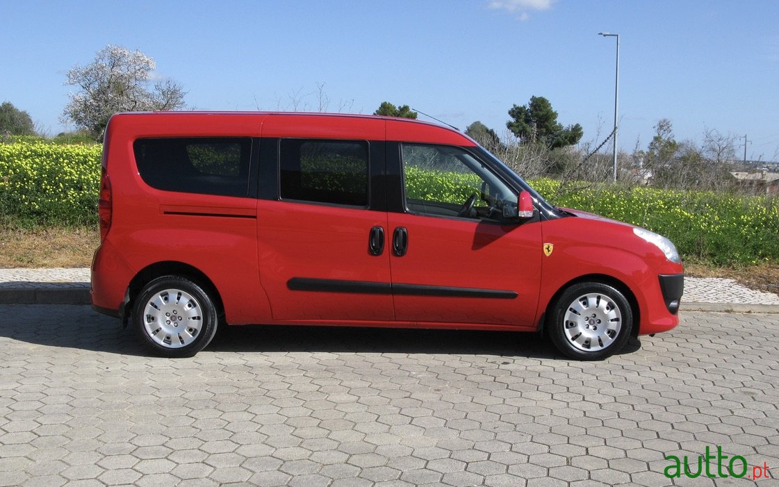 2011' Fiat Doblo photo #3