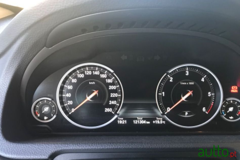 2016' BMW 520 Gran Turismo photo #4