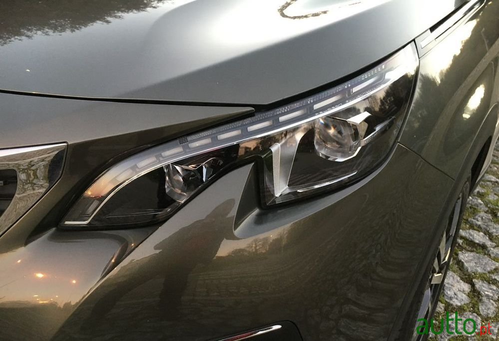 2017' Peugeot 3008 photo #3