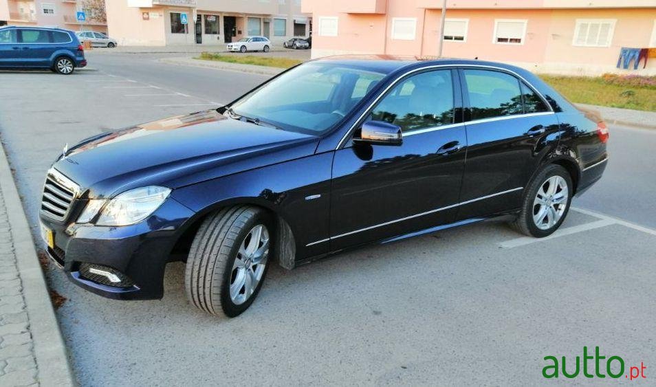 2009' Mercedes-Benz E-250 photo #3