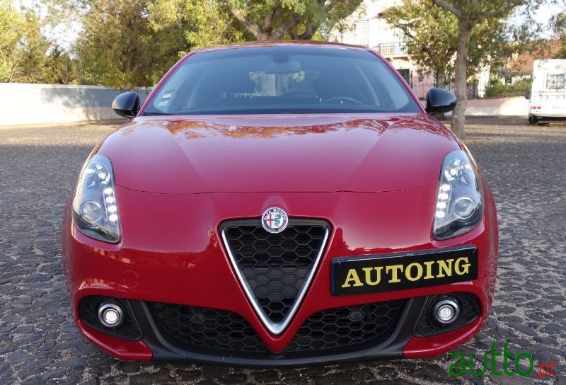 2017' Alfa Romeo Giulietta photo #3