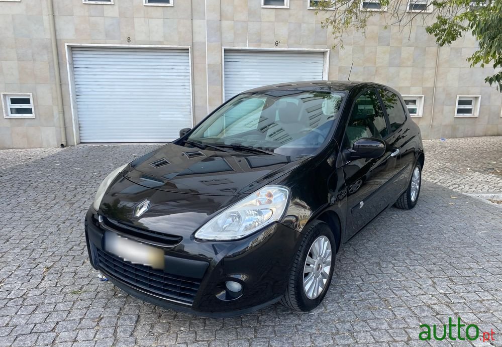 2010' Renault Clio photo #1