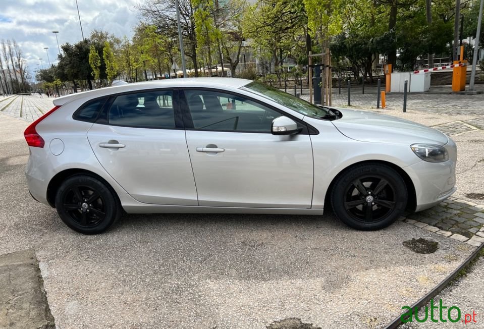 2013' Volvo V40 photo #3