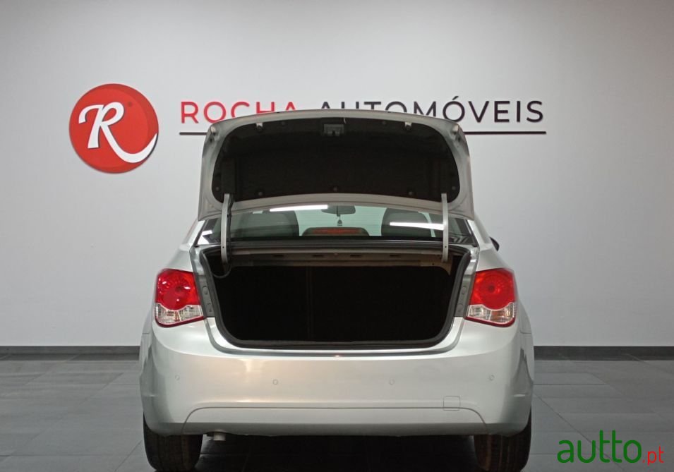 2011' Chevrolet Cruze photo #5