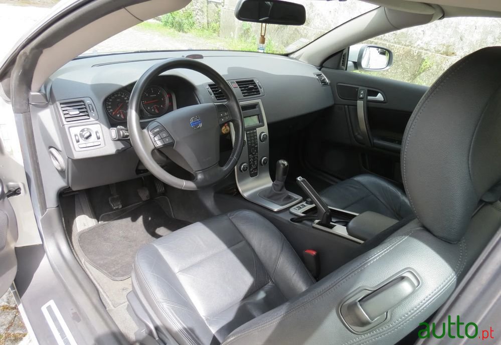 2010' Volvo C70 2.0 D Summum photo #4