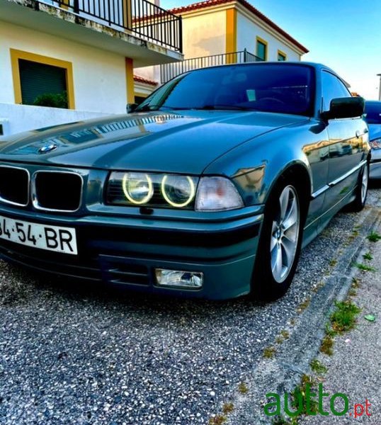 1993' BMW 318 photo #1