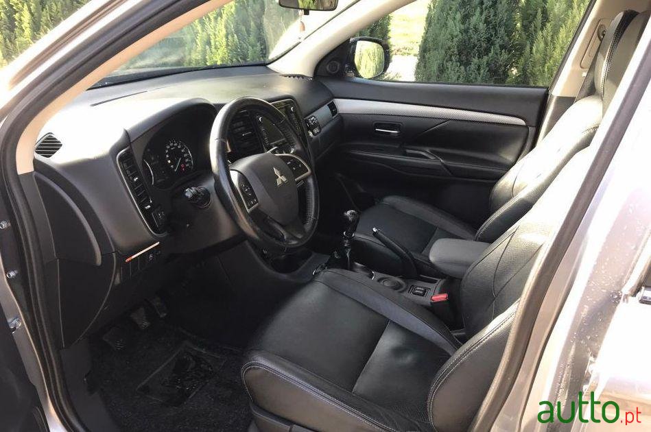 2015' Mitsubishi Outlander Diesel photo #3