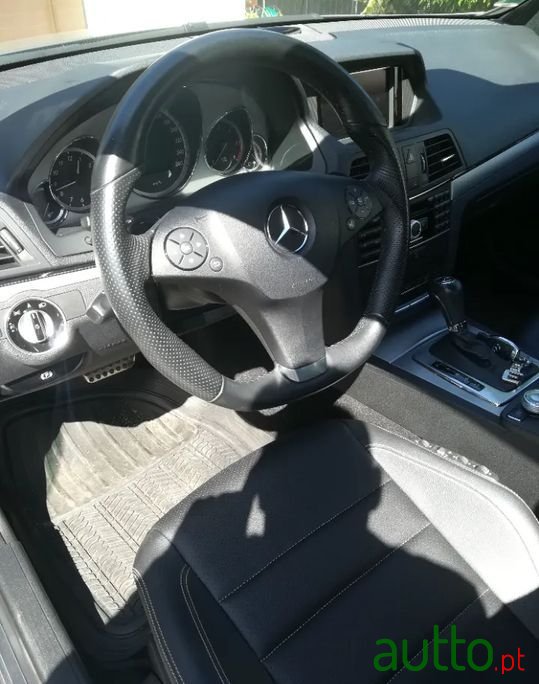 2010' Mercedes-Benz E-350 photo #5