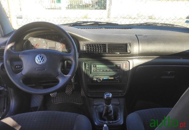 2000' Volkswagen Passat Variant photo #5
