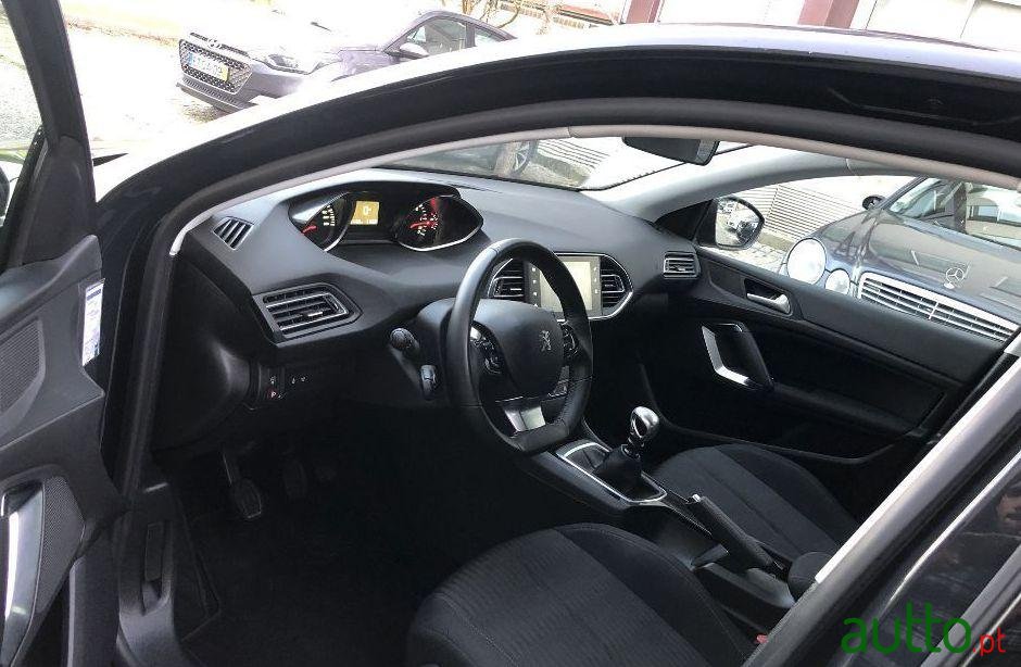 2015' Peugeot 308 photo #4