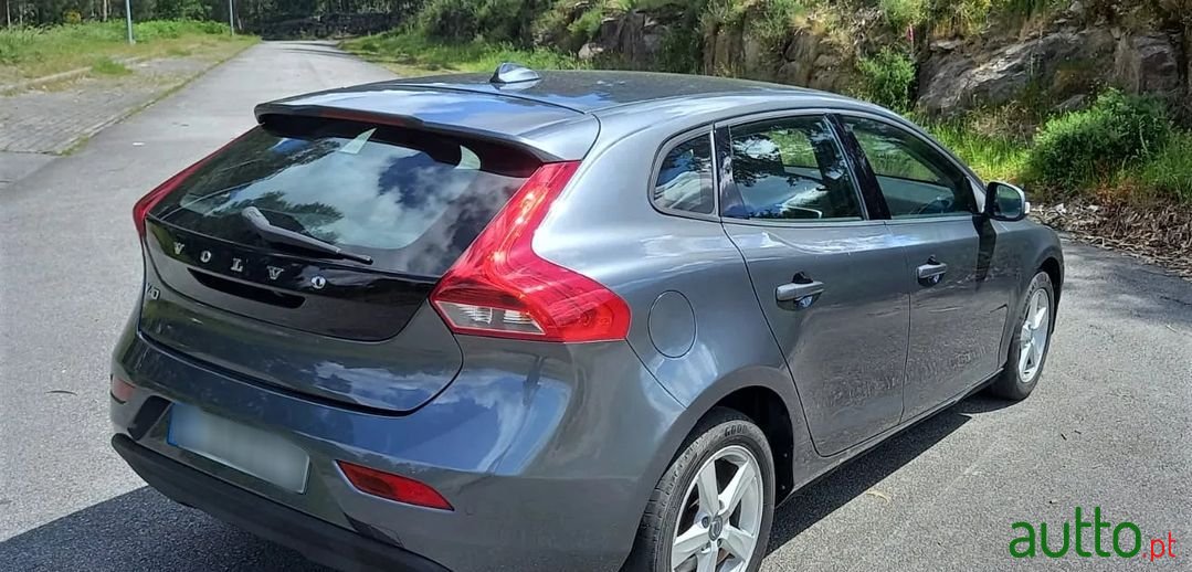 2013' Volvo V40 photo #2