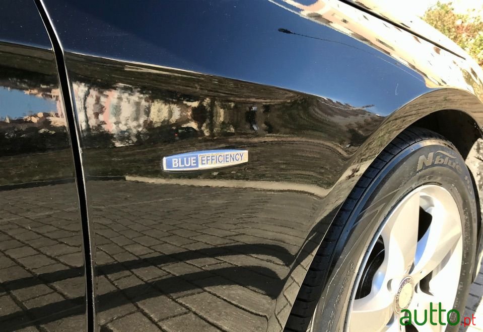 2011' Mercedes-Benz E-250 photo #2