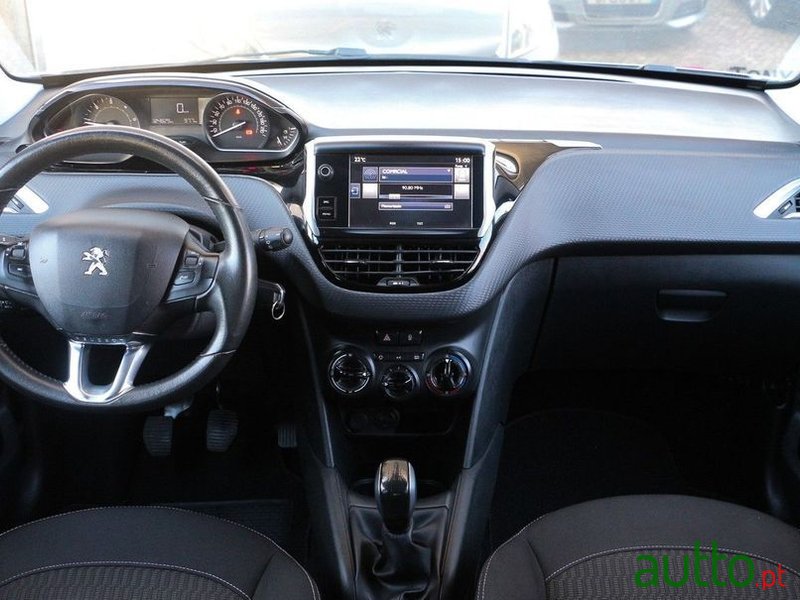 2016' Peugeot 208 1.6 Bluehdi Style photo #4