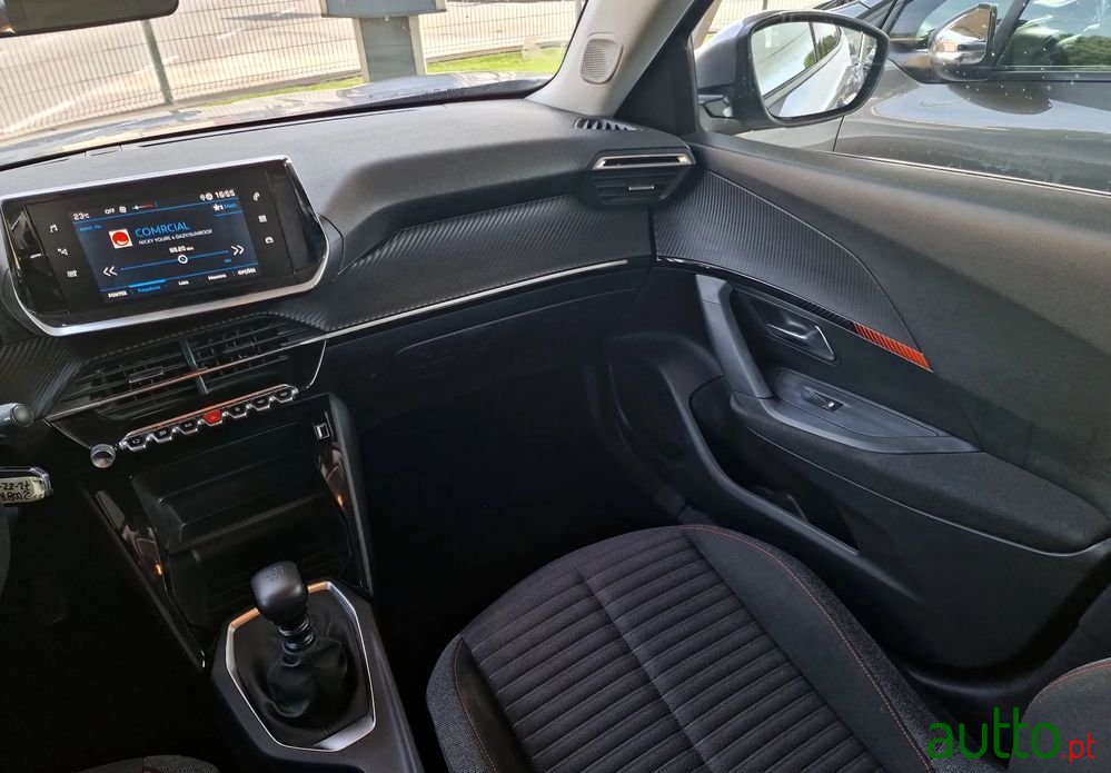 2020' Peugeot 2008 photo #6