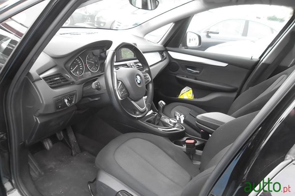 2017' BMW 216 Active Tourer photo #5