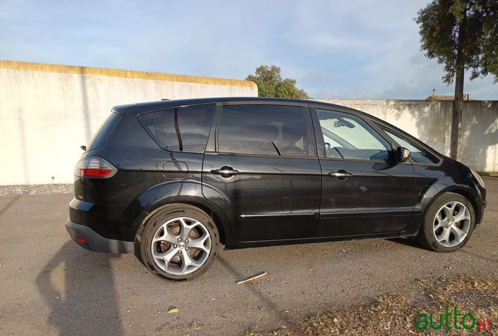 2010' Ford S-Max photo #5