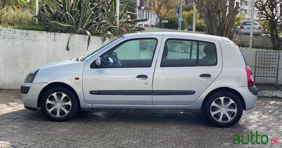 2001' Renault Clio photo #4