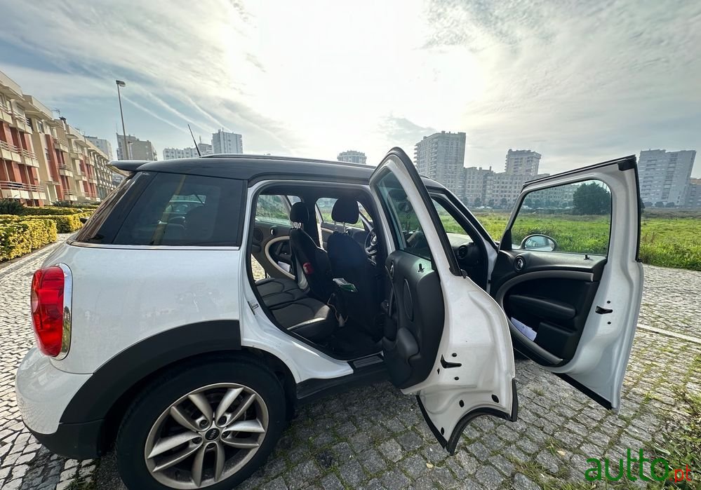 2014' MINI Countryman Cooper D photo #2